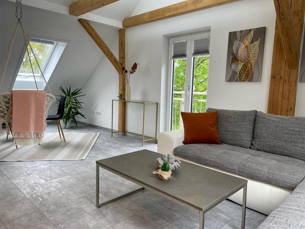 Wen Koenigsberger,Ruhige Dg-Wohnung In Weiden,2 Schlafzimmer,Parkplatz, Zentral! Weiden in der Oberpfalz Exterior photo