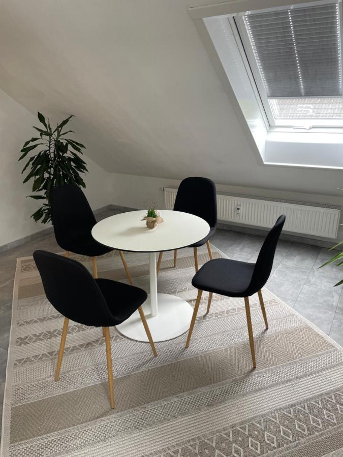 Wen Koenigsberger,Ruhige Dg-Wohnung In Weiden,2 Schlafzimmer,Parkplatz, Zentral! Weiden in der Oberpfalz Exterior photo